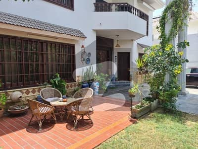 DHA phase 1 600 yards 6 bedrooms west open bungalow is up for sale