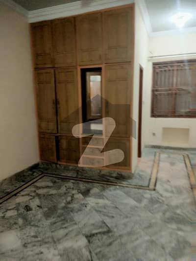 ائیرپورٹ ہاؤسنگ سوسائٹی راولپنڈی میں 6 کمروں کا 9 مرلہ مکان 1.0 لاکھ میں کرایہ پر دستیاب ہے۔