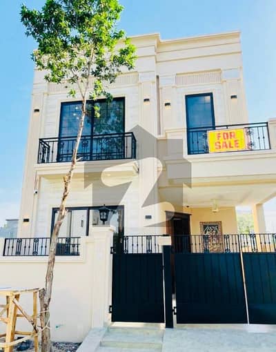 5 MARLA MODERN HOUSE FOR SALE IN DHA 9 TOWN.