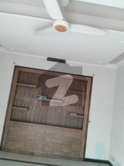 1 KANAL FULL HOUS EFOR RENT ON BEAUTIFUL LOCVATION (ONLY FOR RESIDENTIAL PURPOSE)