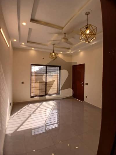 جی ۔ 13 اسلام آباد میں 4 کمروں کا 4 مرلہ مکان 3.5 کروڑ میں برائے فروخت۔