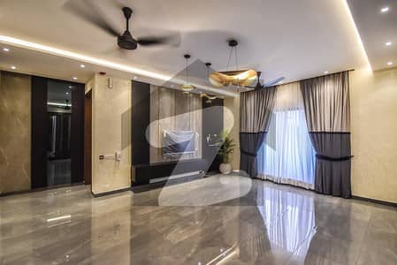 ڈی ایچ اے فیز 8 ڈیفنس (ڈی ایچ اے),لاہور میں 3 کمروں کا 1 کنال بالائی پورشن 1.3 لاکھ میں کرایہ پر دستیاب ہے۔