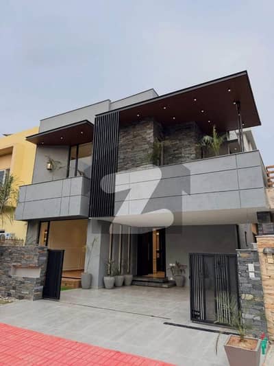 بحریہ ٹاؤن فیز 8 بحریہ ٹاؤن راولپنڈی,راولپنڈی میں 5 کمروں کا 1 کنال مکان 3.6 لاکھ میں کرایہ پر دستیاب ہے۔