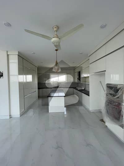 ڈی ایچ اے فیز 8 ڈی ایچ اے ڈیفینس,کراچی میں 6 کمروں کا 1 کنال مکان 22.0 کروڑ میں برائے فروخت۔