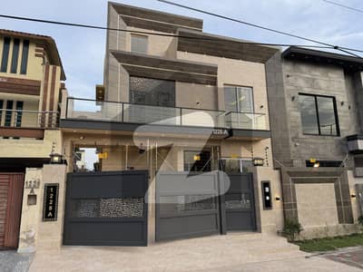 10marla designers house for sale in Central Park housing scheme Lahore