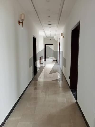 1 Kanal Brand New Building for Rent Ideal for Hotel Setup