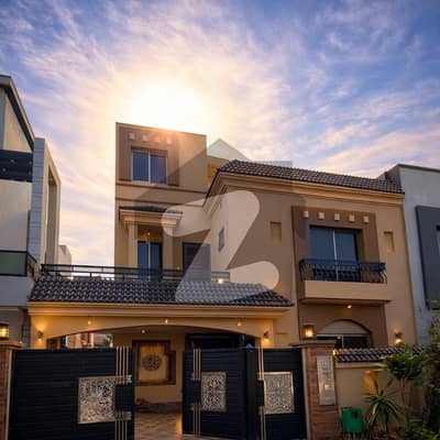 بحریہ ٹاؤن سیکٹر سی بحریہ ٹاؤن,لاہور میں 5 کمروں کا 10 مرلہ مکان 1.3 لاکھ میں کرایہ پر دستیاب ہے۔