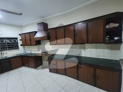 این ایف سی 1 - بلاک سی (این ای) این ایف سی 1,لاہور میں 3 کمروں کا 1 کنال بالائی پورشن 1.2 لاکھ میں کرایہ پر دستیاب ہے۔