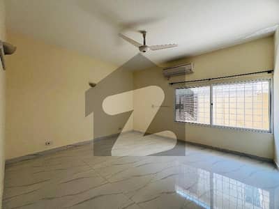 ای ۔ 7 اسلام آباد میں 3 کمروں کا 2 کنال مکان 7.5 لاکھ میں کرایہ پر دستیاب ہے۔