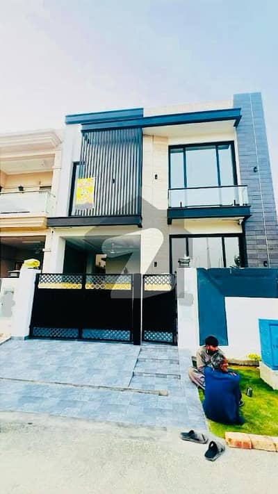 5 MARLA MODERN HOUSE FOR SALE IN DHA 9 TOWN. 5 MARLA MODERN HOUSE FOR SALE IN DHA 9 TOWN.