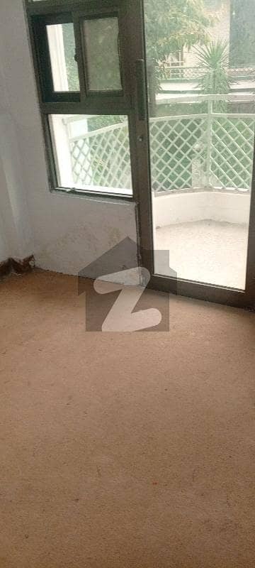 G. 10 MARKAZ FLAT AVAILABLE FOR RENT.