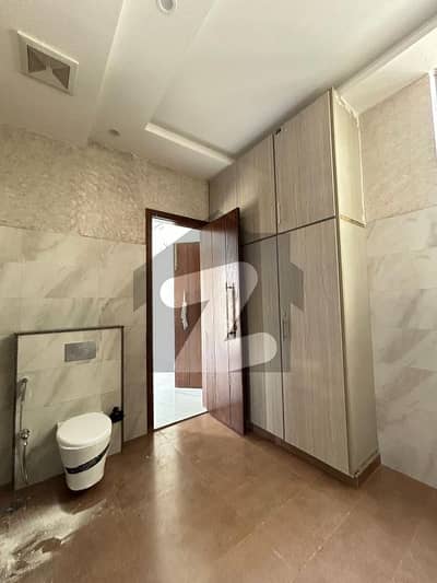 ڈی ایچ اے 9 ٹاؤن ڈیفنس (ڈی ایچ اے),لاہور میں 1 کمرے کا 5 مرلہ زیریں پورشن 55.0 ہزار میں کرایہ پر دستیاب ہے۔