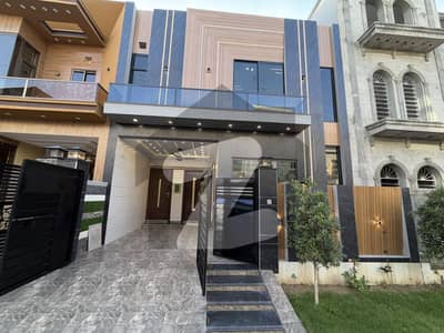 5marla ultramodern house for sale in Central Park housing scheme Lahore near to commercial,mosque and park