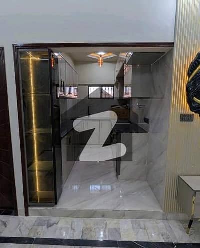 بہادر آباد گلشنِ اقبال ٹاؤن,کراچی میں 3 کمروں کا 6 مرلہ فلیٹ 3.5 کروڑ میں برائے فروخت۔