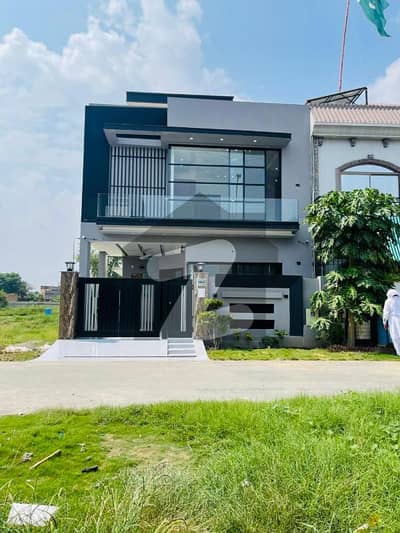 ڈی ایچ اے 9 ٹاؤن ڈیفنس (ڈی ایچ اے),لاہور میں 3 کمروں کا 5 مرلہ مکان 2.07 کروڑ میں برائے فروخت۔ ڈی ایچ اے 9 ٹاؤن ڈیفنس (ڈی ایچ اے),لاہور میں 3 کمروں کا 5 مرلہ مکان 2.07 کروڑ میں برائے فروخت۔