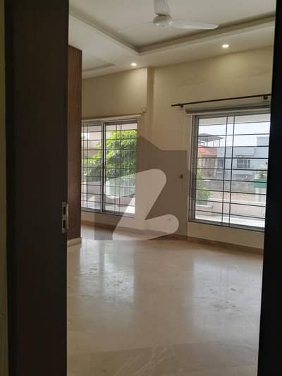 E-11 3 Multi Neverly Condition Upper Portion For Rent