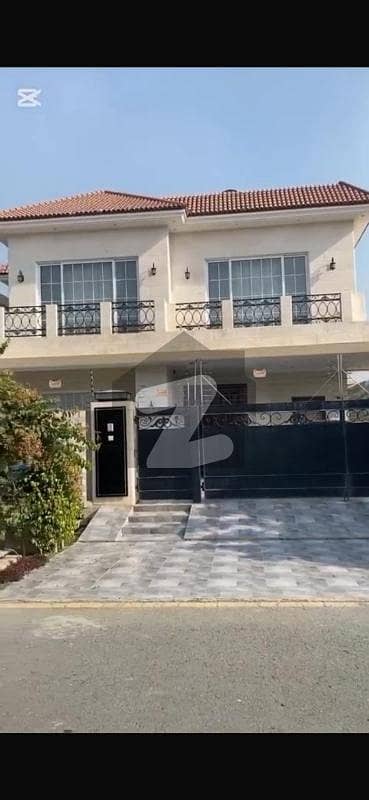 Beautiful 1 Kanal House 5 Bedrooms at Prime location Urgent For Rent