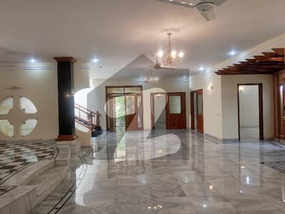 BANGLOW IS AVAILABLE FOR RENT 1000 SQ. YARDS DHA PHASE 6