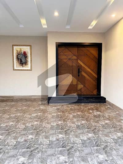 Brand new 10 marla owner made house available for sale