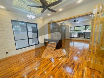 بحریہ ٹاؤن فیز 5 بحریہ ٹاؤن راولپنڈی,راولپنڈی میں 5 کمروں کا 1 کنال مکان 14.25 کروڑ میں برائے فروخت۔