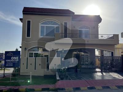 10Marla Corner + Boulevard + 1.5Marla extra land House For Sale