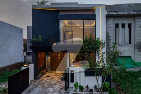 ڈی ایچ اے فیز 6 ڈیفنس (ڈی ایچ اے),لاہور میں 3 کمروں کا 5 مرلہ مکان 2.5 کروڑ میں برائے فروخت۔