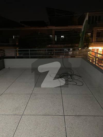 گلریز ہاؤسنگ سکیم راولپنڈی میں 4 کمروں کا 8 مرلہ مکان 70.0 ہزار میں کرایہ پر دستیاب ہے۔