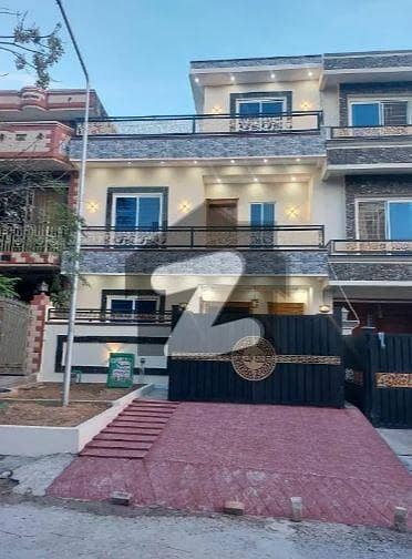 جی ۔ 13 اسلام آباد میں 5 کمروں کا 4 مرلہ مکان 4.2 کروڑ میں برائے فروخت۔