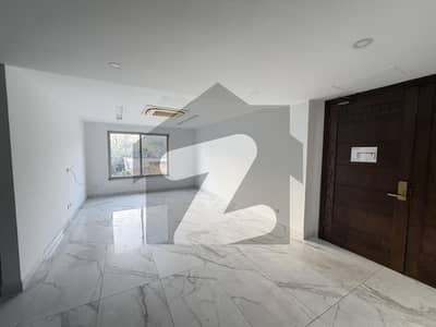 گلبرگ لاہور میں 3 کمروں کا 8 مرلہ فلیٹ 4.4 کروڑ میں برائے فروخت۔