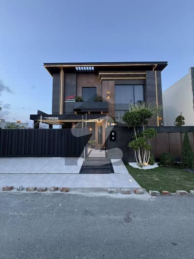 ڈی ایچ اے فیز 6 ڈیفنس (ڈی ایچ اے),لاہور میں 5 کمروں کا 1 کنال مکان 12.5 کروڑ میں برائے فروخت۔