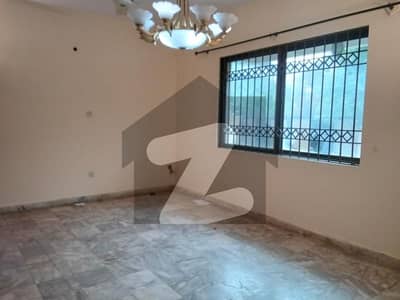 آئی ۔ 8/3 آئی ۔ 8,اسلام آباد میں 4 کمروں کا 1 کنال زیریں پورشن 2.25 لاکھ میں کرایہ پر دستیاب ہے۔