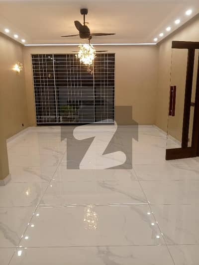 ڈی ایچ اے فیز 8 سابقہ ایئر ایوینیو ڈی ایچ اے فیز 8,ڈی ایچ اے ڈیفینس,لاہور میں 5 کمروں کا 10 مرلہ مکان 5.0 کروڑ میں برائے فروخت۔ ڈی ایچ اے فیز 8 سابقہ ایئر ایوینیو ڈی ایچ اے فیز 8,ڈی ایچ اے ڈیفینس,لاہور میں 5 کمروں کا 10 مرلہ مکان 5.0 کروڑ میں برائے فروخت۔