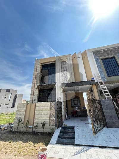 ڈی ایچ اے 9 ٹاؤن ڈیفنس (ڈی ایچ اے),لاہور میں 3 کمروں کا 5 مرلہ مکان 1.25 لاکھ میں کرایہ پر دستیاب ہے۔