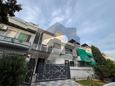 10 Marla Brand New House For Sale