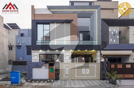 بحریہ آرچرڈ لاہور میں 4 کمروں کا 10 مرلہ مکان 1.4 لاکھ میں کرایہ پر دستیاب ہے۔