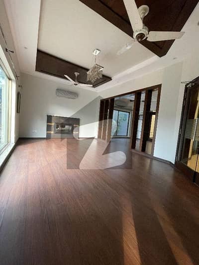 ڈی ایچ اے فیز 3 ڈیفنس (ڈی ایچ اے),لاہور میں 5 کمروں کا 1 کنال مکان 2.95 لاکھ میں کرایہ پر دستیاب ہے۔