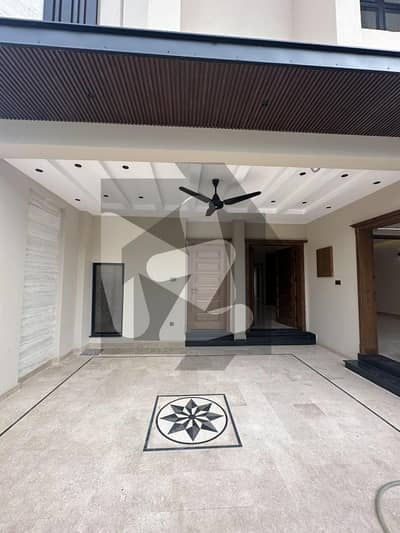 10 Marla Brand New House For Sale