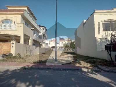 بحریہ انکلیو - سیکٹر سی 1 بحریہ انکلیو,بحریہ ٹاؤن,اسلام آباد میں 10 مرلہ رہائشی پلاٹ 2.1 کروڑ میں برائے فروخت۔