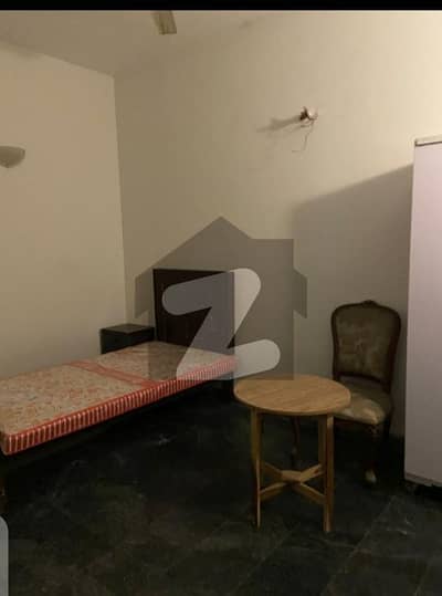 ڈی ایچ اے فیز 5 ڈیفنس (ڈی ایچ اے),لاہور میں 1 کمرے کا 1 کنال کمرہ 30.0 ہزار میں کرایہ پر دستیاب ہے۔