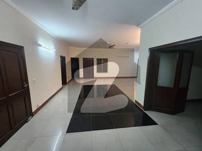 این ایف سی 1 لاہور میں 3 کمروں کا 1 کنال بالائی پورشن 1.2 لاکھ میں کرایہ پر دستیاب ہے۔