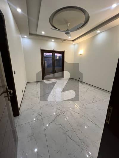 ڈی ایچ اے فیز 8 ڈی ایچ اے ڈیفینس,کراچی میں 3 کمروں کا 1 کنال بالائی پورشن 3.5 لاکھ میں کرایہ پر دستیاب ہے۔