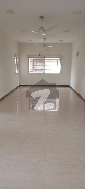 ڈیفینس رایا ڈی ایچ اے ڈیفینس,لاہور میں 5 کمروں کا 1 کنال مکان 4.0 لاکھ میں کرایہ پر دستیاب ہے۔