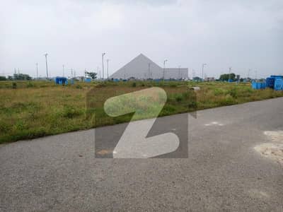 4 MARLA COMMERCIAL PLOT FACING PARK ADJACENT TO JV PROJECT DIRECT APPROACH FROM MAIN ROAD