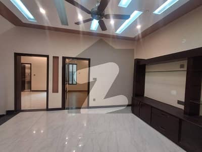 جوہر ٹاؤن فیز 2 جوہر ٹاؤن,لاہور میں 7 کمروں کا 1 کنال مکان 5.0 لاکھ میں کرایہ پر دستیاب ہے۔