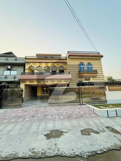 سوان گارڈن اسلام آباد میں 9 کمروں کا 1 کنال مکان 7.4 کروڑ میں برائے فروخت۔ سوان گارڈن اسلام آباد میں 9 کمروں کا 1 کنال مکان 7.4 کروڑ میں برائے فروخت۔