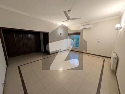 ای ۔ 7 اسلام آباد میں 3 کمروں کا 2 کنال بالائی پورشن 7.25 لاکھ میں کرایہ پر دستیاب ہے۔