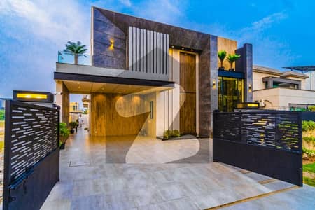 ڈی ایچ اے فیز 4 ڈیفنس (ڈی ایچ اے),لاہور میں 4 کمروں کا 10 مرلہ مکان 5.5 کروڑ میں برائے فروخت۔