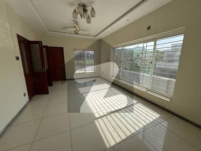 ای ۔ 11 اسلام آباد میں 3 کمروں کا 14 مرلہ زیریں پورشن 1.35 لاکھ میں کرایہ پر دستیاب ہے۔