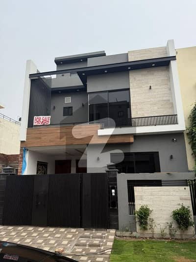 5 Marla Brand New Modern Design Lavish House For Sale In Park View City Lahore | For Discounted Price And Original Pictures Download The App "Signature Lands".