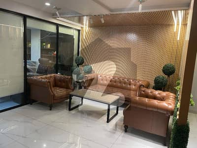 ڈی ایچ اے فیز 8 - کمرشل براڈوے ڈی ایچ اے فیز 8,ڈیفنس (ڈی ایچ اے),لاہور میں 8 مرلہ دفتر 90.0 ہزار میں کرایہ پر دستیاب ہے۔